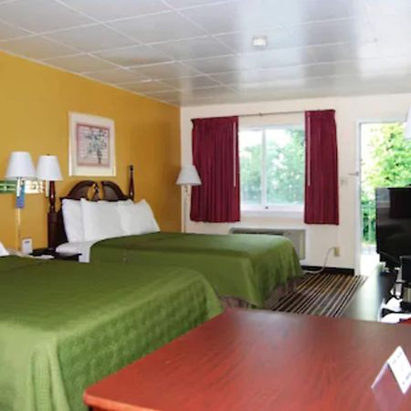 Travelodge By Wyndham Chambersburg Bagian luar foto