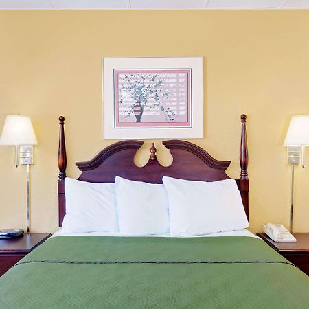 Travelodge By Wyndham Chambersburg Bagian luar foto