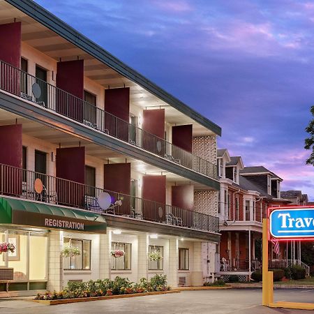Travelodge By Wyndham Chambersburg Bagian luar foto