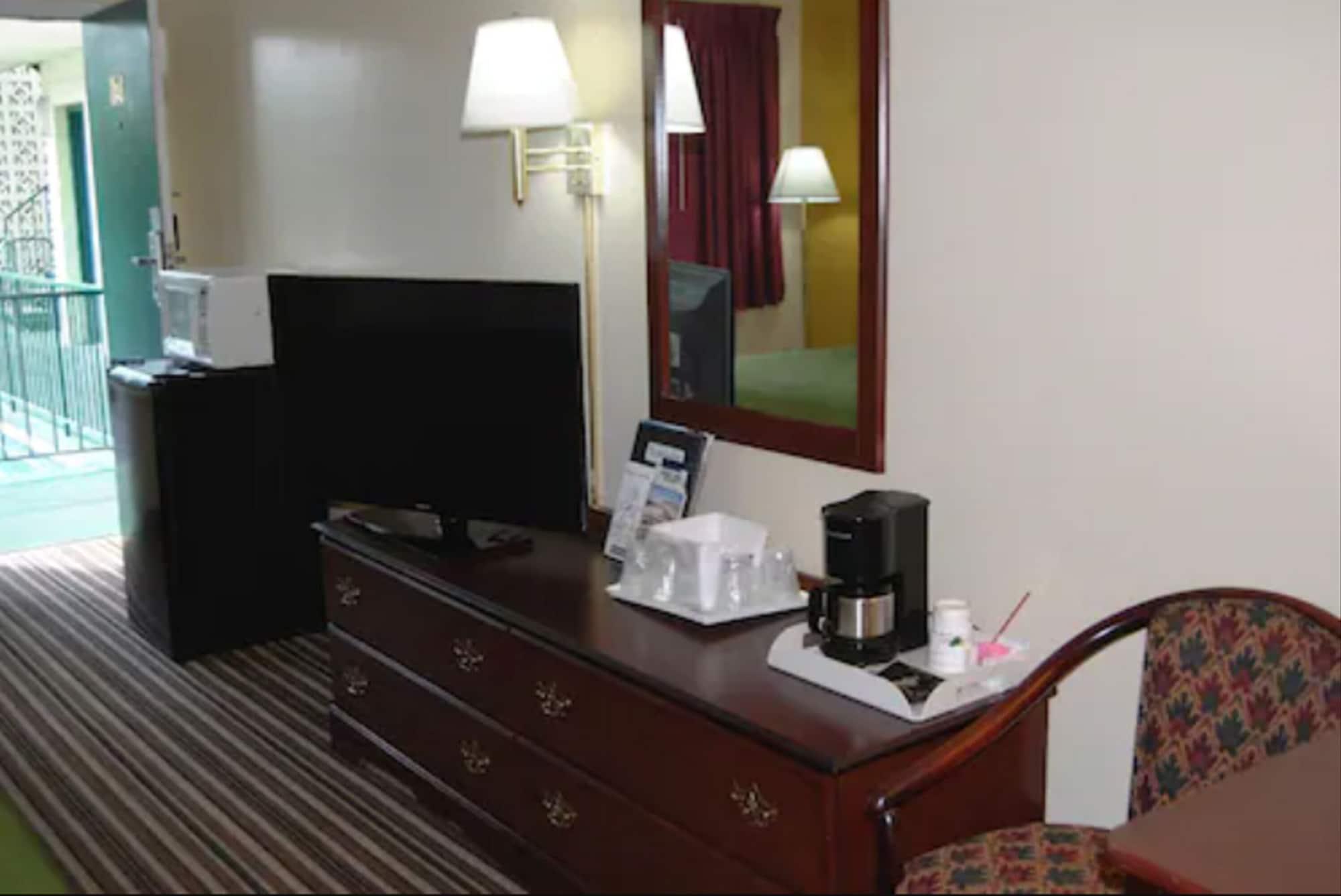 Travelodge By Wyndham Chambersburg Bagian luar foto