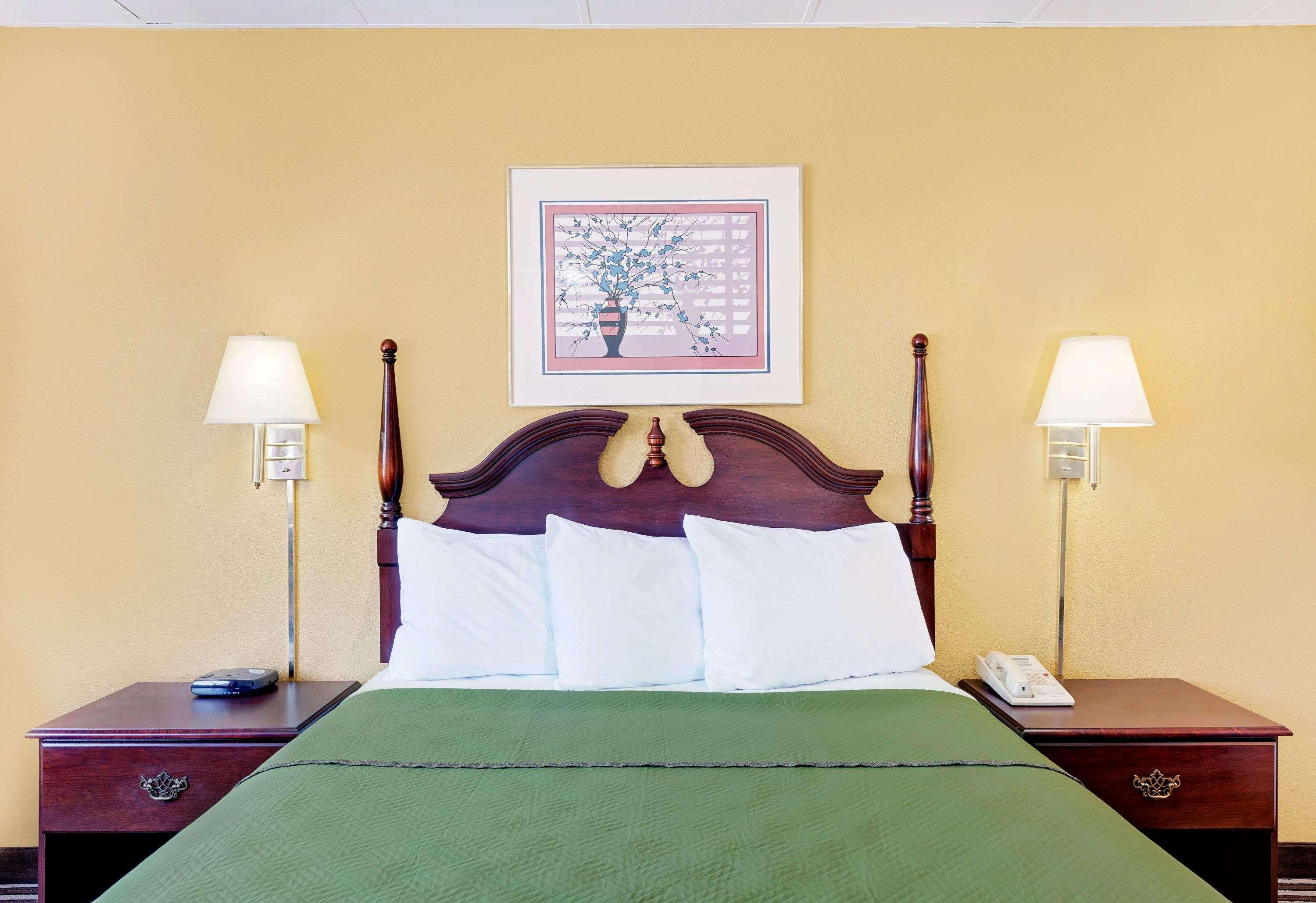 Travelodge By Wyndham Chambersburg Bagian luar foto