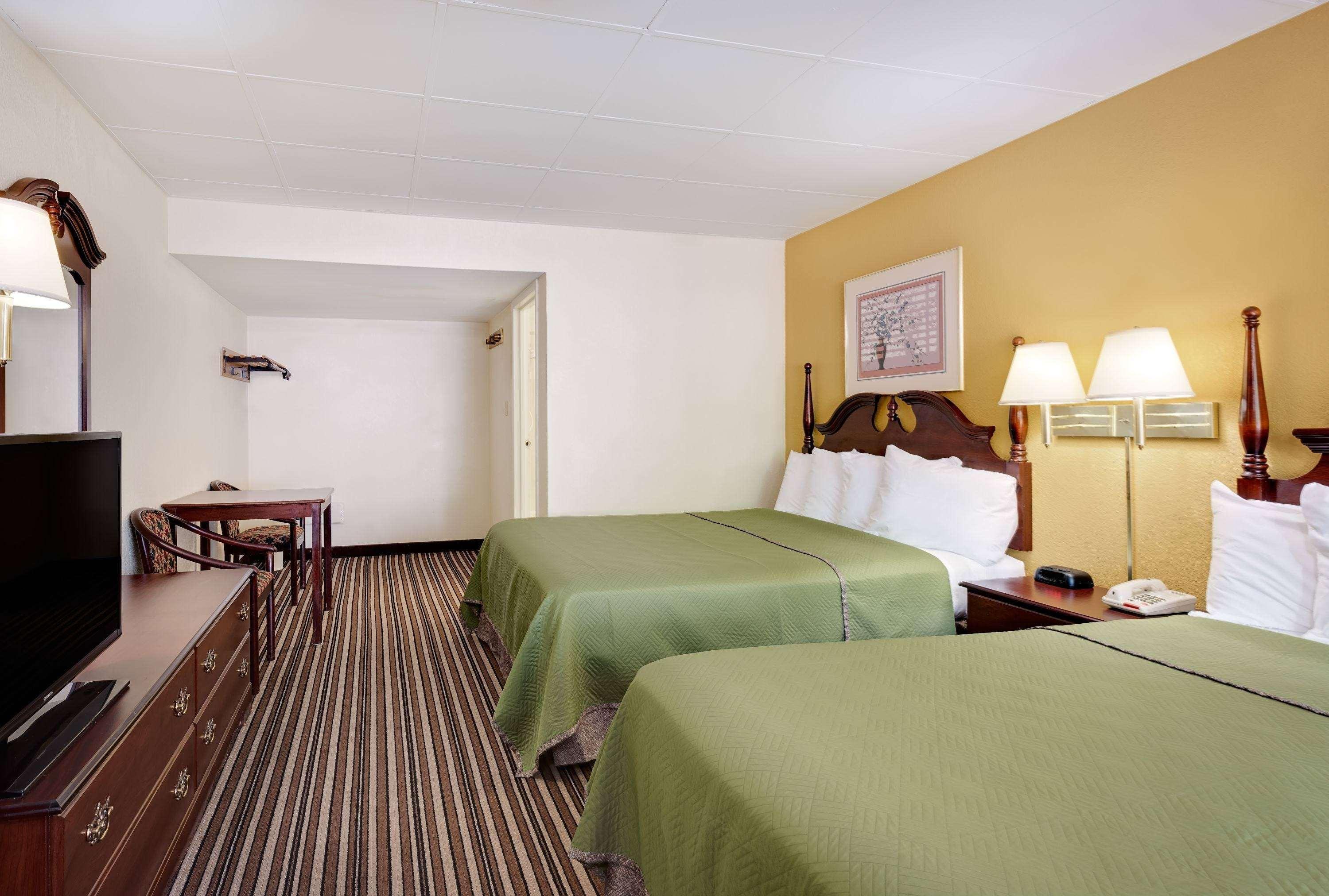 Travelodge By Wyndham Chambersburg Bagian luar foto