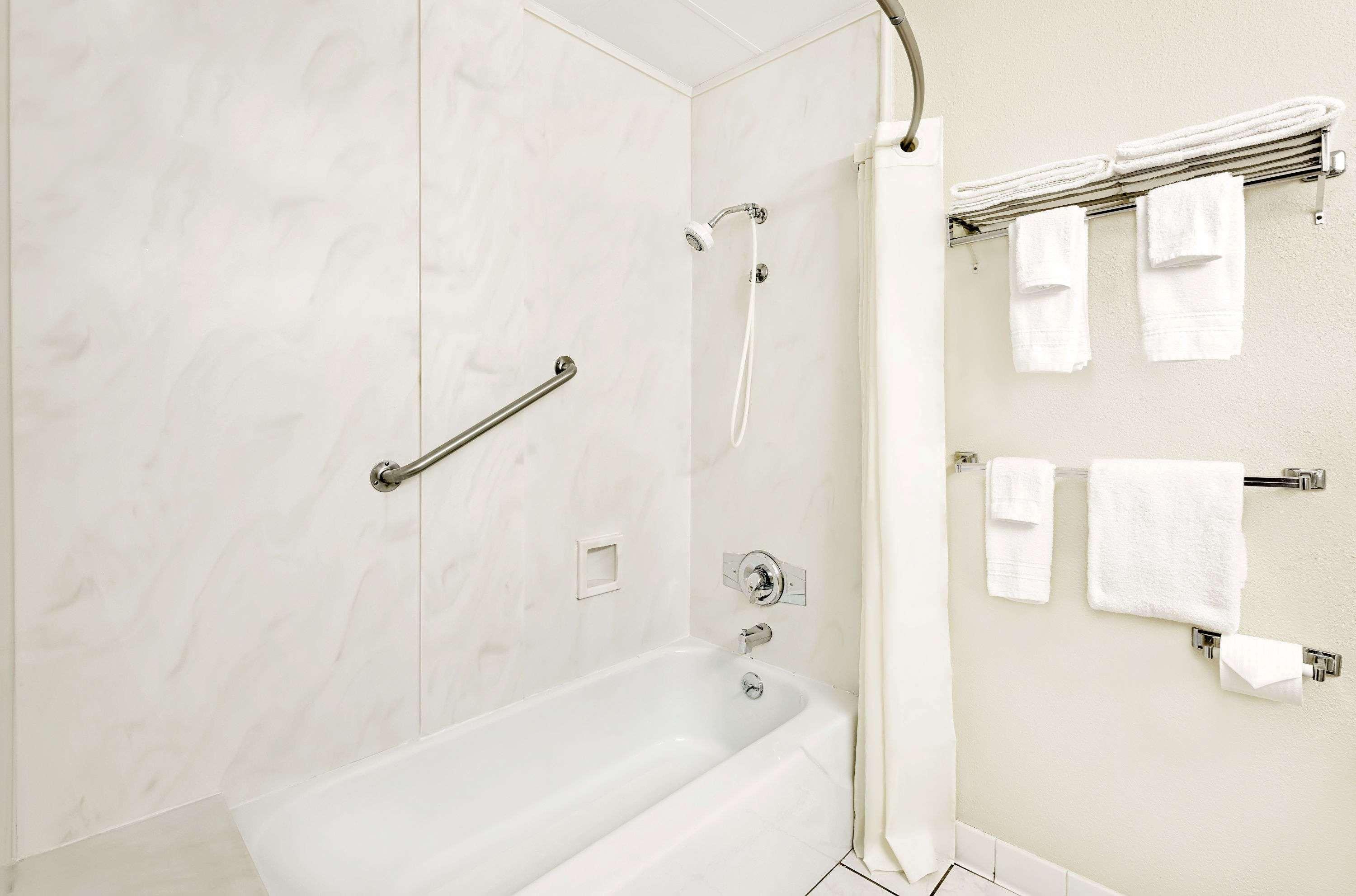 Travelodge By Wyndham Chambersburg Bagian luar foto