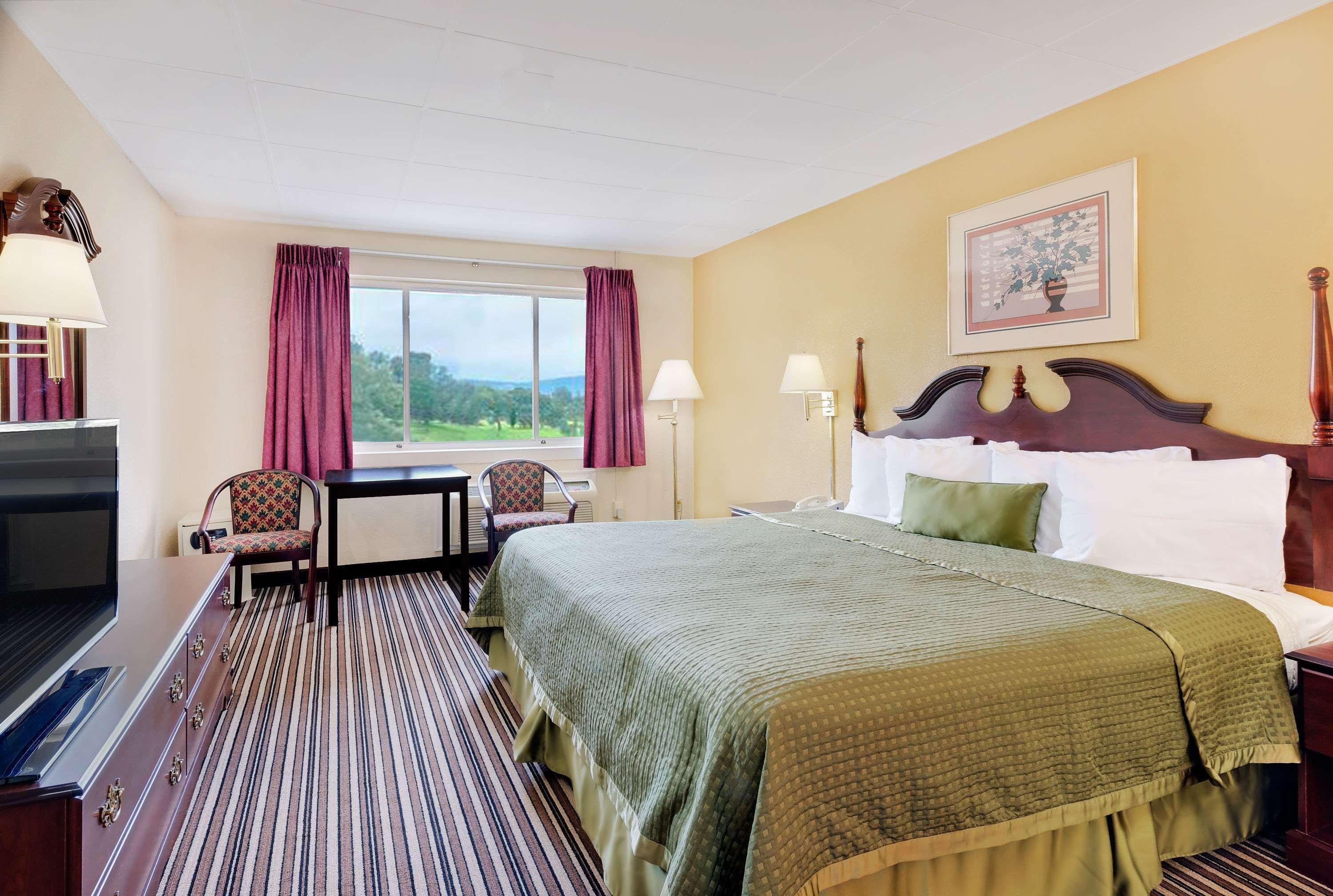 Travelodge By Wyndham Chambersburg Bagian luar foto