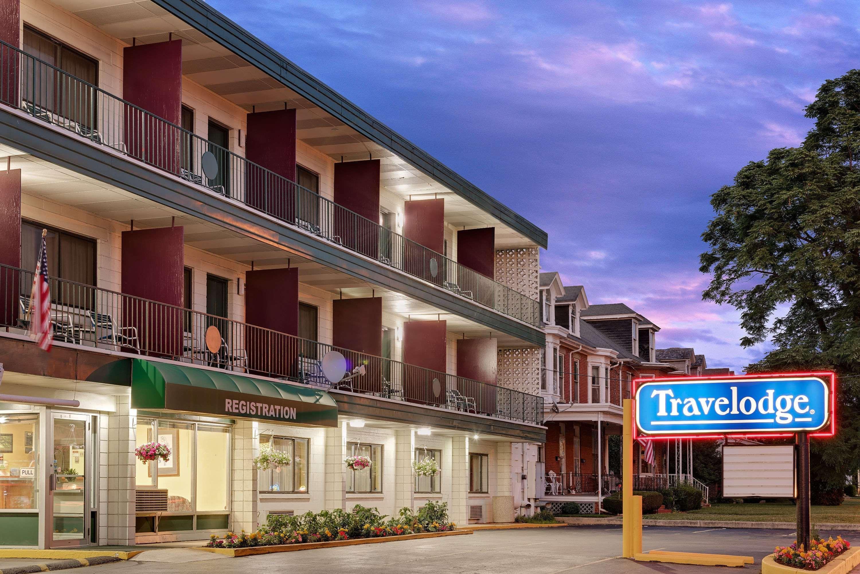 Travelodge By Wyndham Chambersburg Bagian luar foto
