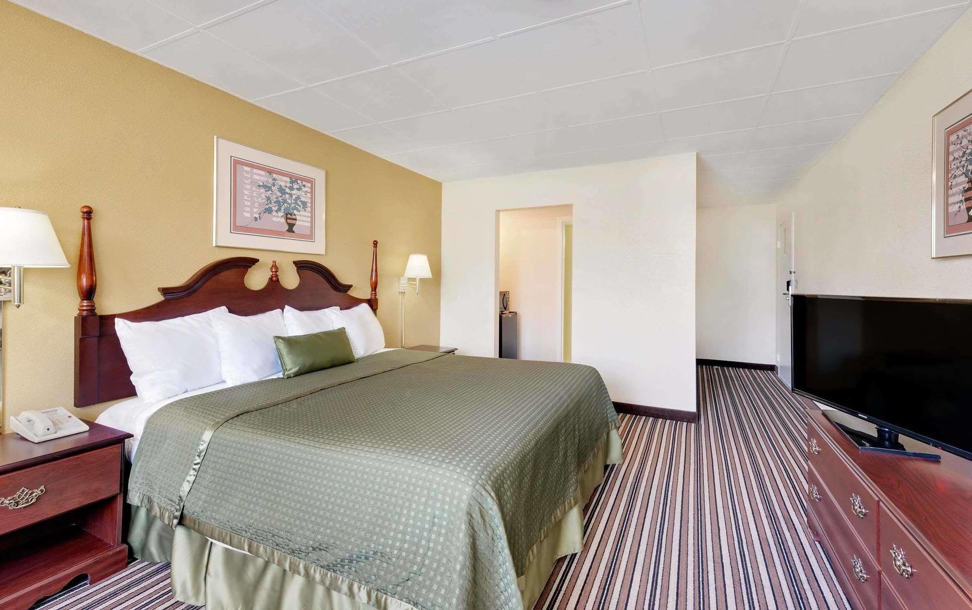 Travelodge By Wyndham Chambersburg Bagian luar foto